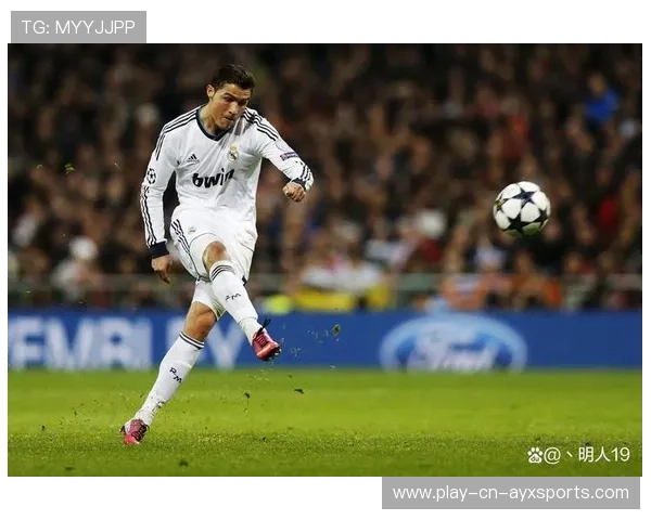 C罗半转身凌空打门霸气十足