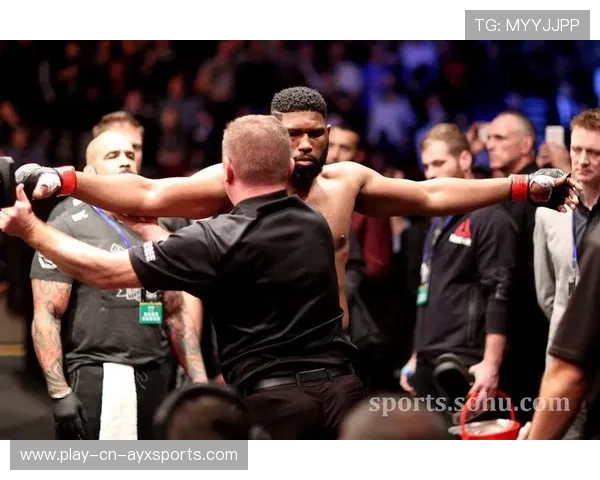 UFC精彩瞬间:腹部中拳击倒对手的瞬间震撼世界 UFC精彩瞬间:腹部中拳击倒对手的瞬间震撼世界