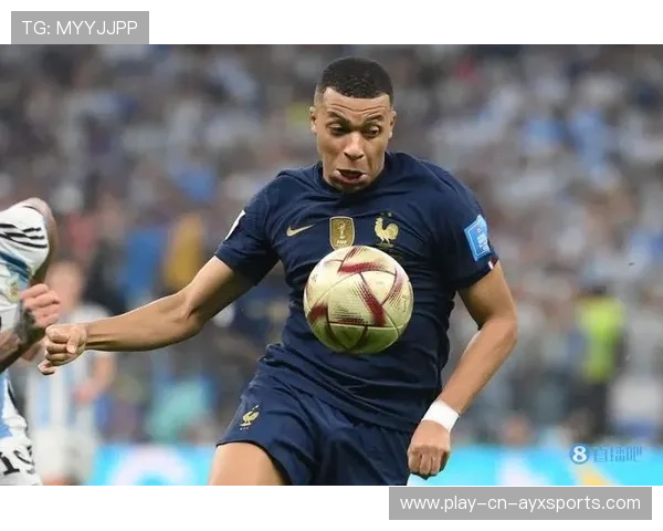 世界杯姆巴佩反击中巧妙分球助攻队友破门