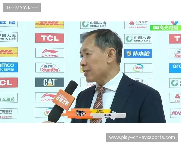 主帅带队深夜加练，队员疲惫表情引热议