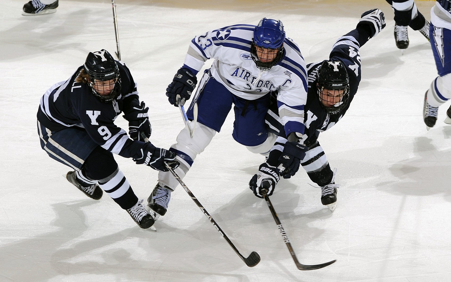 欧冠半决赛：巴黎首回合2比0完胜那不勒斯 姆巴佩助攻+造点
